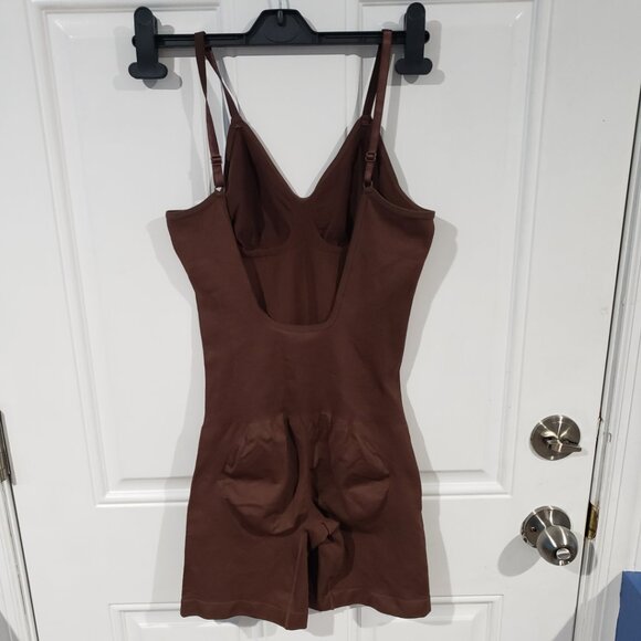 Slims Shapewear Tummy Control Bodysuit Thong or Brief: Sculpting Shaper Tank Top - Picture 3 of 12